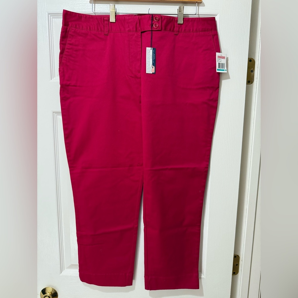 Vineyard Vines capri pants women’s NWT! Apologies for the wrinkles 🙈